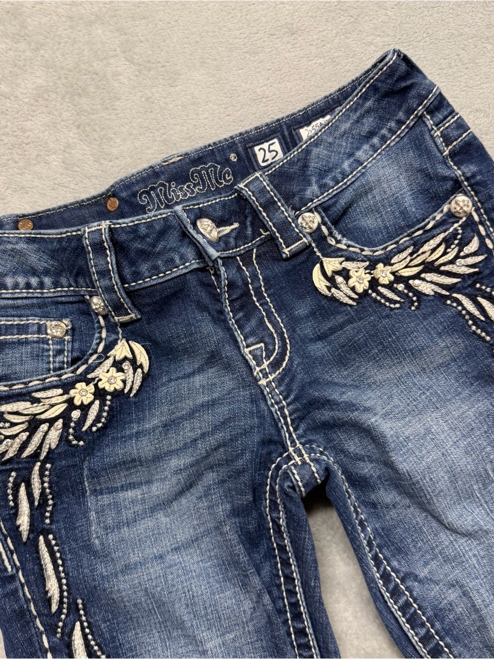 Miss Me Denim Capri Pants Womens Size 25 JP5543P Blue Cotton Floral Jewels - Picture 3 of 13